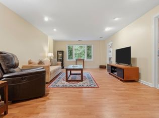 9 Ledgewood Way APT 22, Peabody, MA 01960