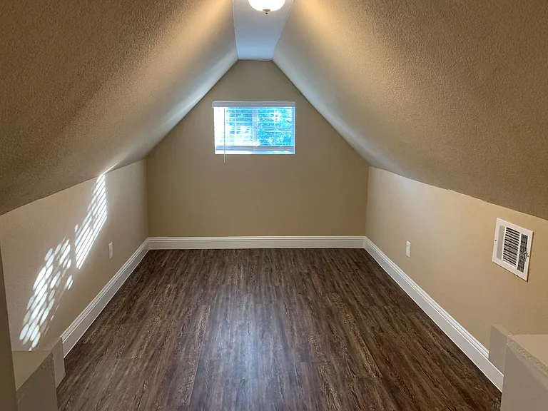 1433 S Travis St #A — Photo 37