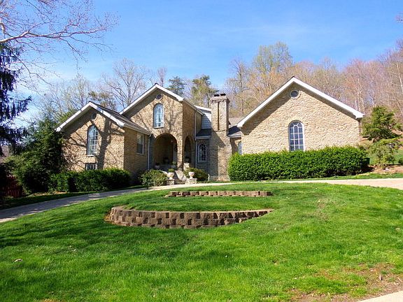 2nd image of 3021 Camelot Dr