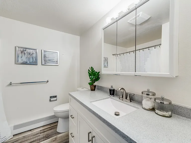 Chestnut Hills Apartments — Photo 11