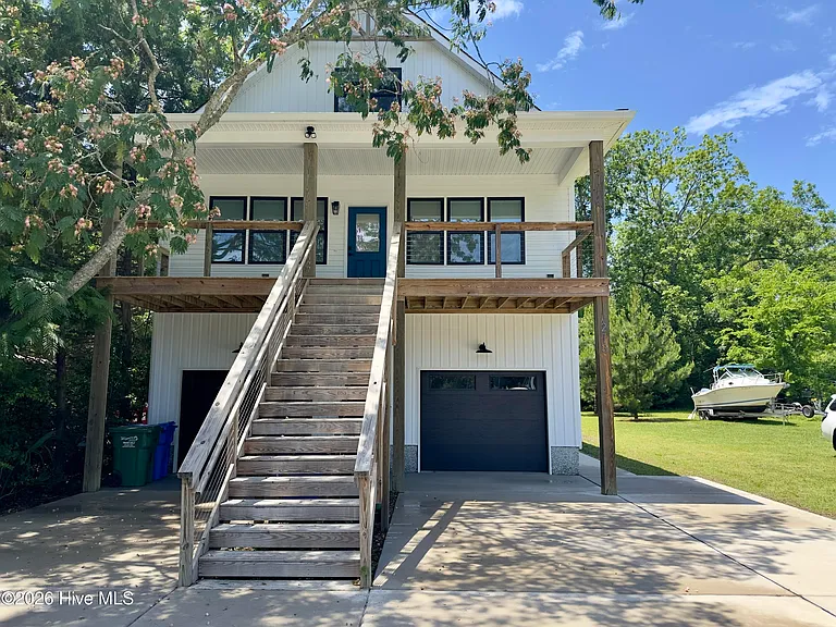 213 Myrtle Ave — Photo 1