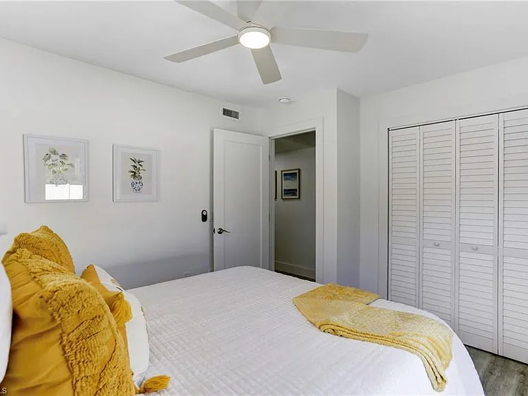 10842 Vanderbilt Dr — Photo 17