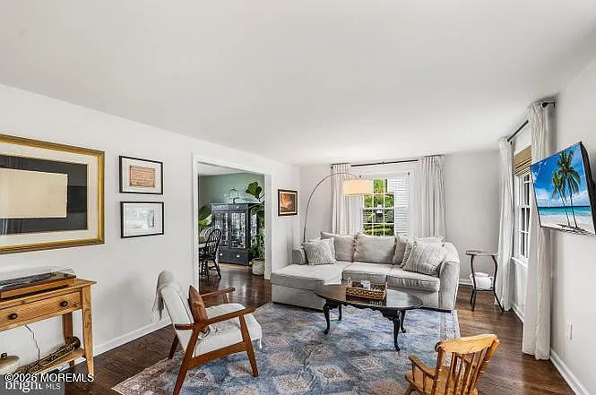 301 Westwood Dr — Photo 2
