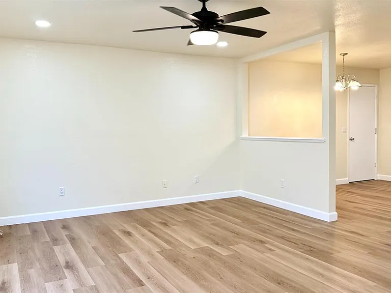 2425 Knowlwood Ct — Photo 2