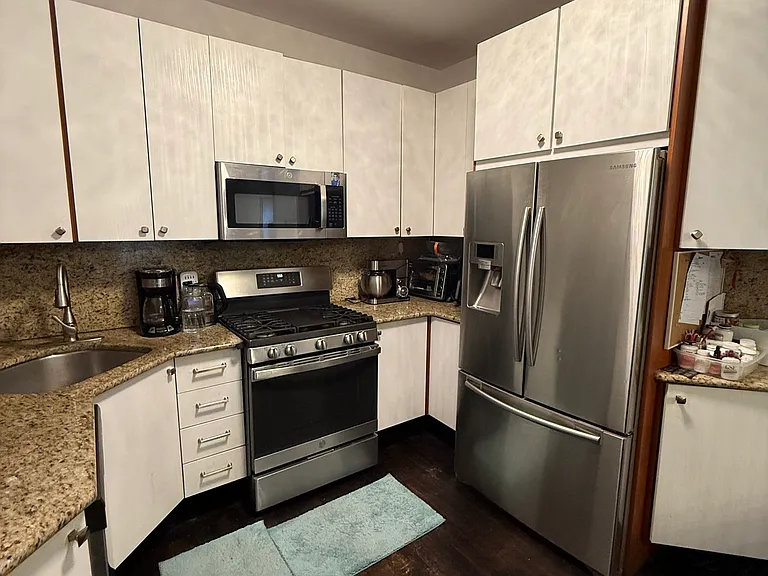 2788 E 16th St #3 — Photo 6