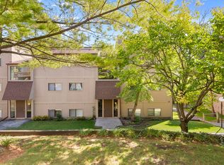 49 Oak Hill Colony APT 12, Fox Lake, IL 60020