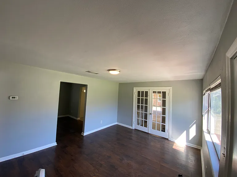 10 Ivanhoe Ave — Photo 4