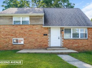 667 Regency Dr, Pittsburgh, PA 15239