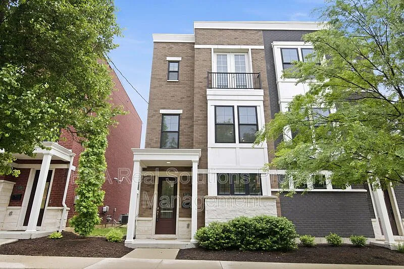 2 bed, 2.5 bath, 2110 sqft, $3,000 — Photo 1