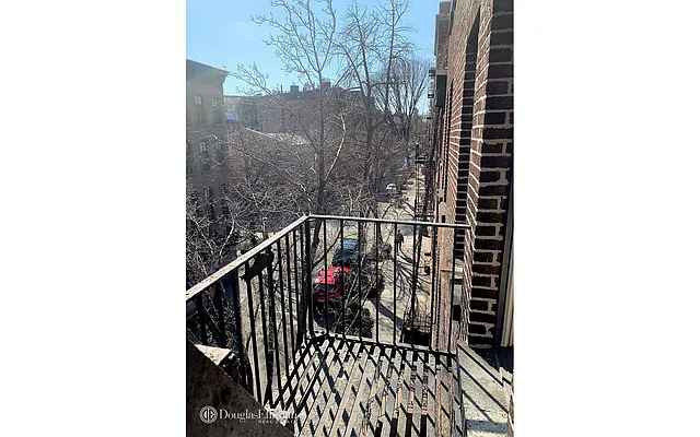 Rented by Douglas Elliman | media 22