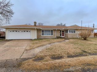 406 Lakeside Ave, Pekin, IL 61554