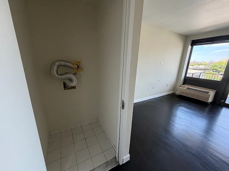 61 Village Rd N #4B — Photo 14