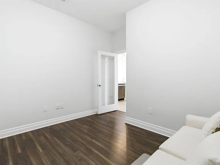 260 Villagewalk Blvd — Photo 15