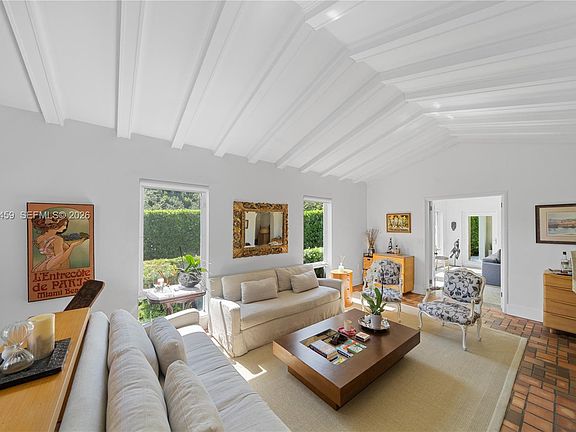 4th image of 1281 S Venetian Way