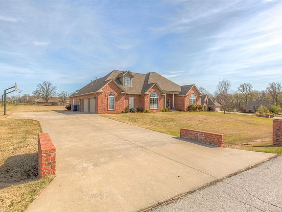 2nd image of 15435 Northlake Dr