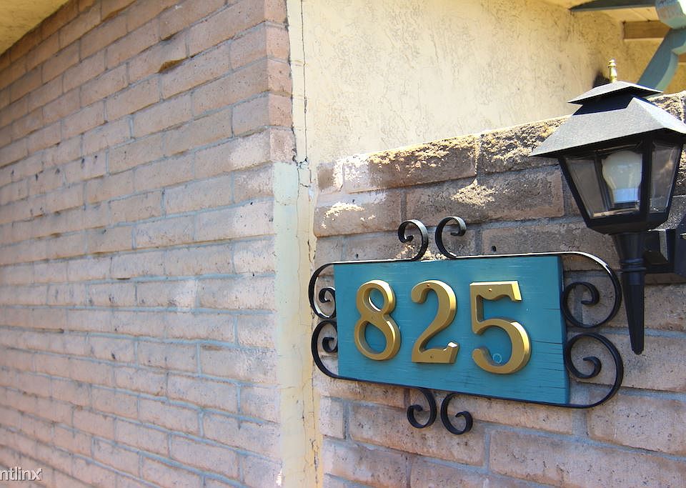 825Kiely Sign