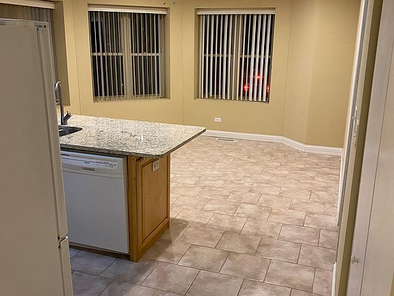 3rd image of 2728 W Lunt Ave