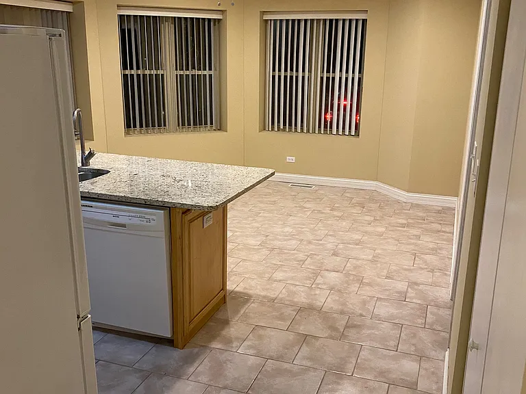 2728 W Lunt Ave — Photo 3