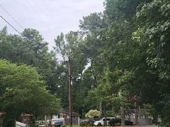 Exterior Neighborhood (street photo)