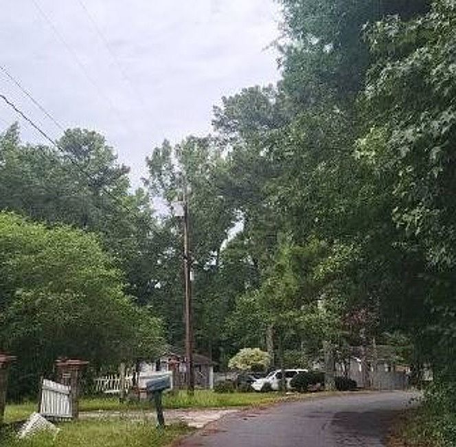 Exterior Neighborhood (street photo)