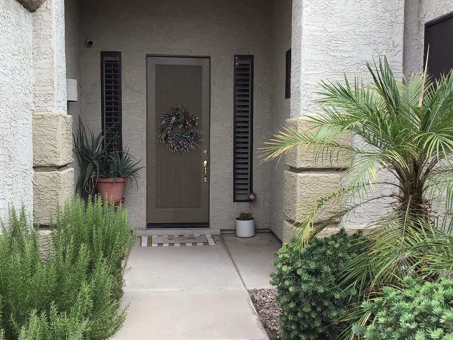 3 bed, 2.5 bath, 2719 sqft, $3,100 — Photo 2