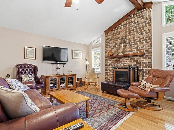 2nd image of 601 Luttie Rd.