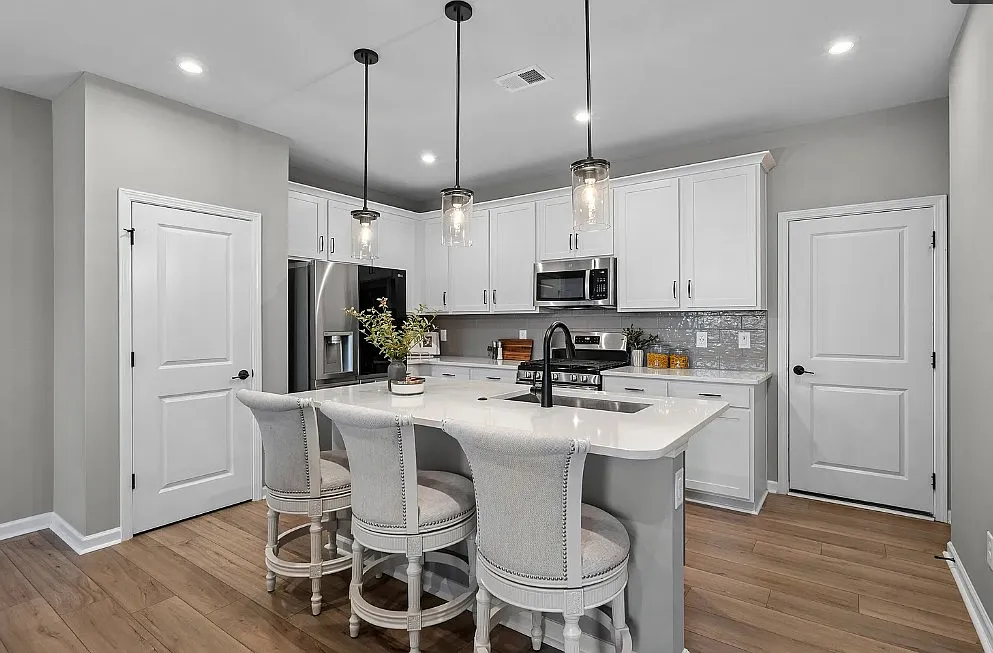 3 bed, 1799 sqft, $2,650 — Photo 2