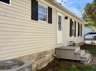 12021 Heather Dr, Hagerstown, MD