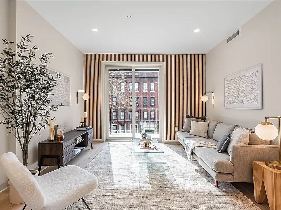 1st image of 1015A President St #4R