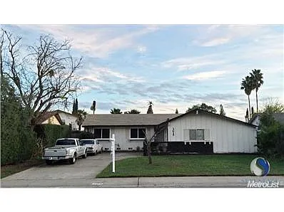 3075 Rosemont Dr photo 1