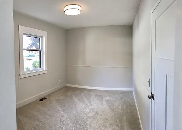 175 1st Ave NW — Photo 9