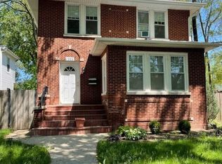 1933 Dodge Ave, Evanston, IL 60201