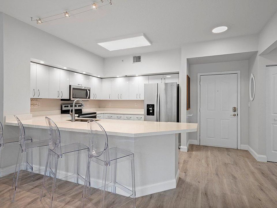 1st image of 250 NE 3rd Ave #1306