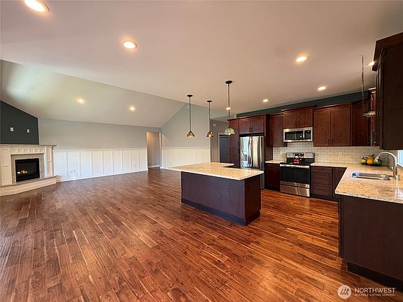 4th image of 2927 Fenmoor Lane SE