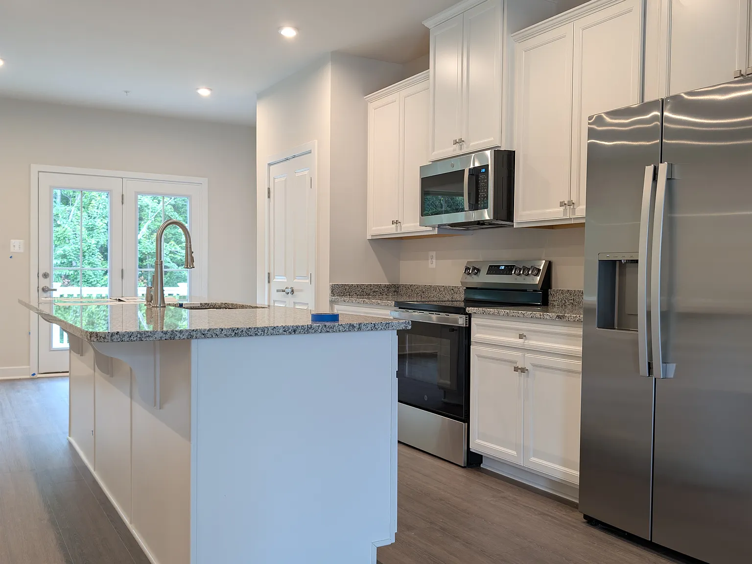 4 bed, 3.5 bath, 2440 sqft, $3,050 — Photo 4