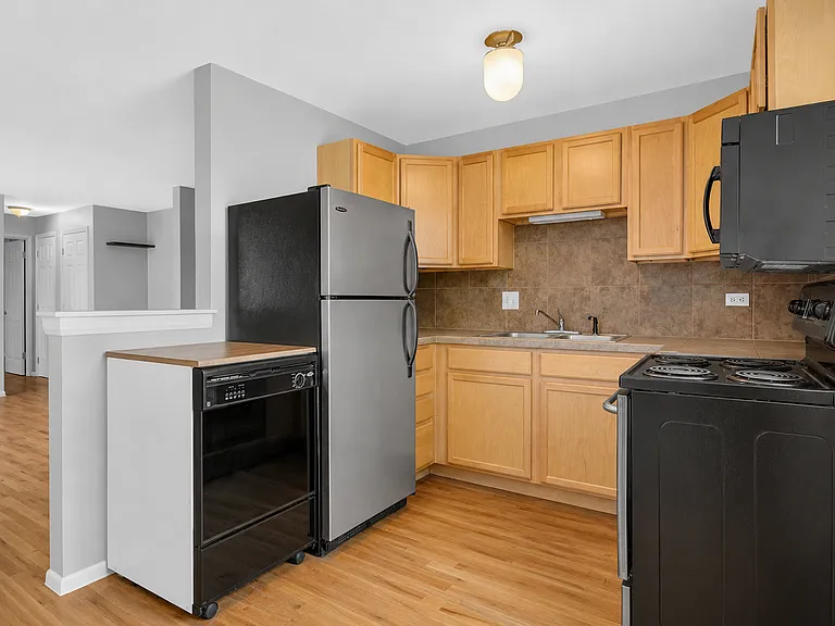 21 N Washington St — Photo 9