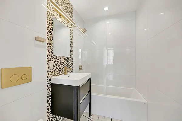 Rented by Prime Square Realty | media 7