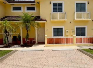 7429 NW 182nd St, Hialeah, FL 33015