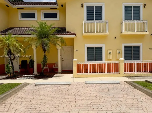 7429 NW 182nd St, Hialeah, FL 33015