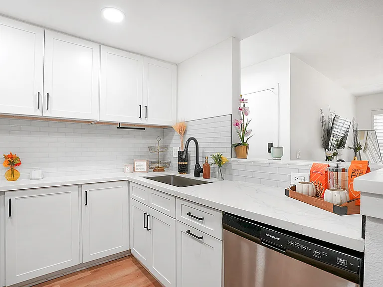 6046 Rancho Mission Rd #383 — Photo 7