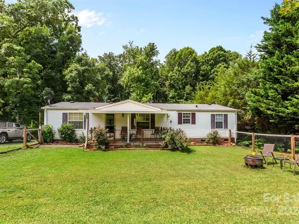 524 Mountain Meadows Dr, Bessemer City, NC 28016