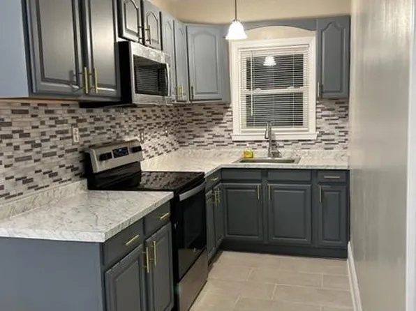 7 Moreland St #3, Brockton, MA 02301