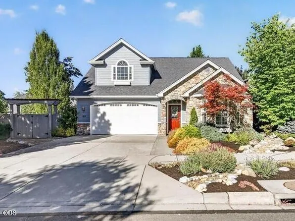 1240 Stonegate Dr, Medford, OR 97504