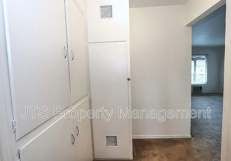 4439 V St #5 — Photo 3