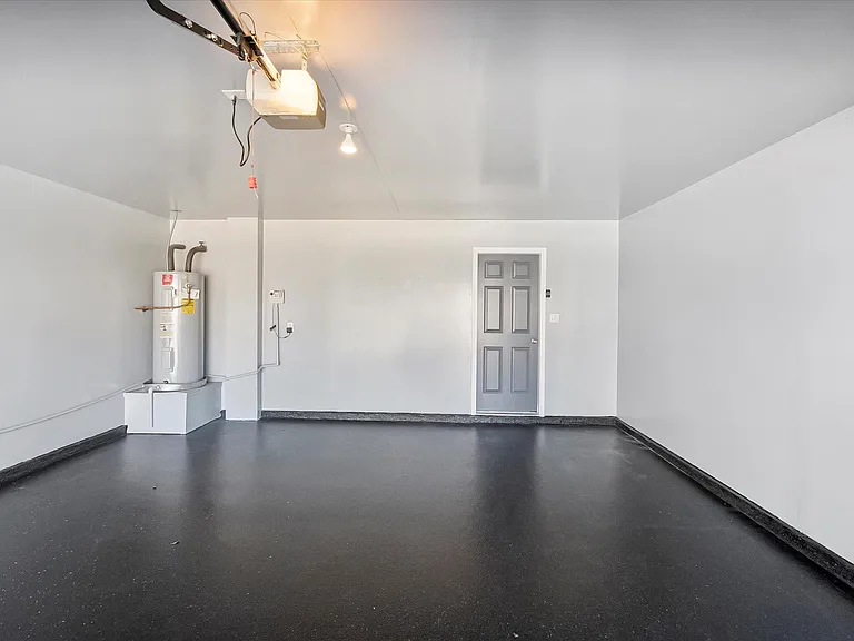 2204 Windcastle Dr — Photo 34