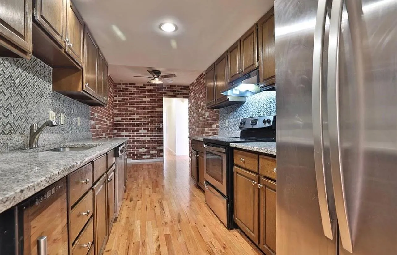 15 Vale Ave — Photo 2