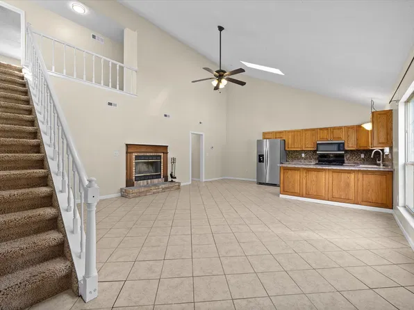 2107 N Keebler Ave #E, Collinsville, IL 62234