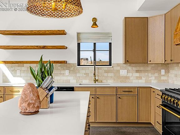 5th image of 16876 Thompson Rd