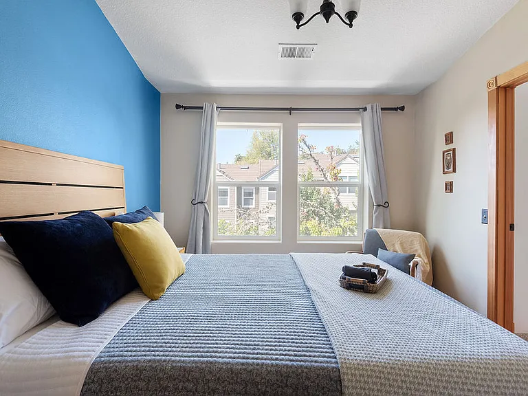 10237 NW Wilshire Ln — Photo 28