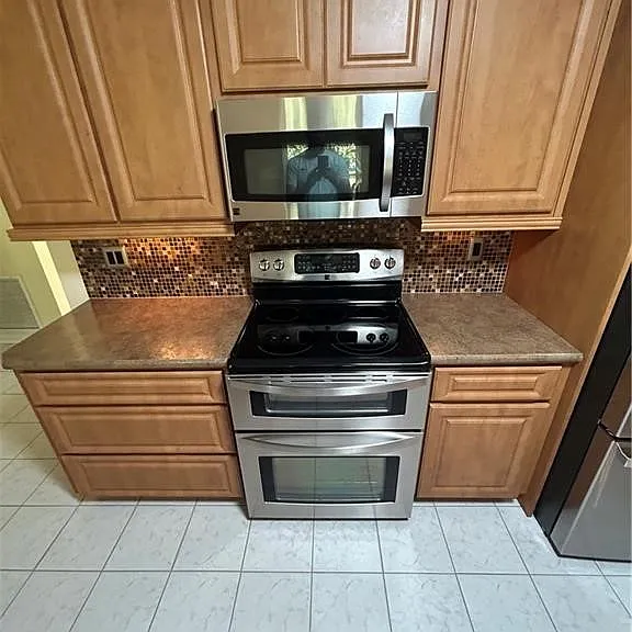 515 E Falconry Ct — Photo 8